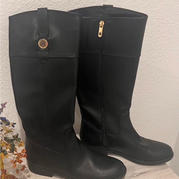 Tommy Hilfiger Shoes - Tommy Hilfiger Black Knee-High Riding Boots Gold Logo | Size 8.5